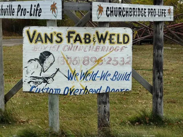 Van's Fab & Weld sign